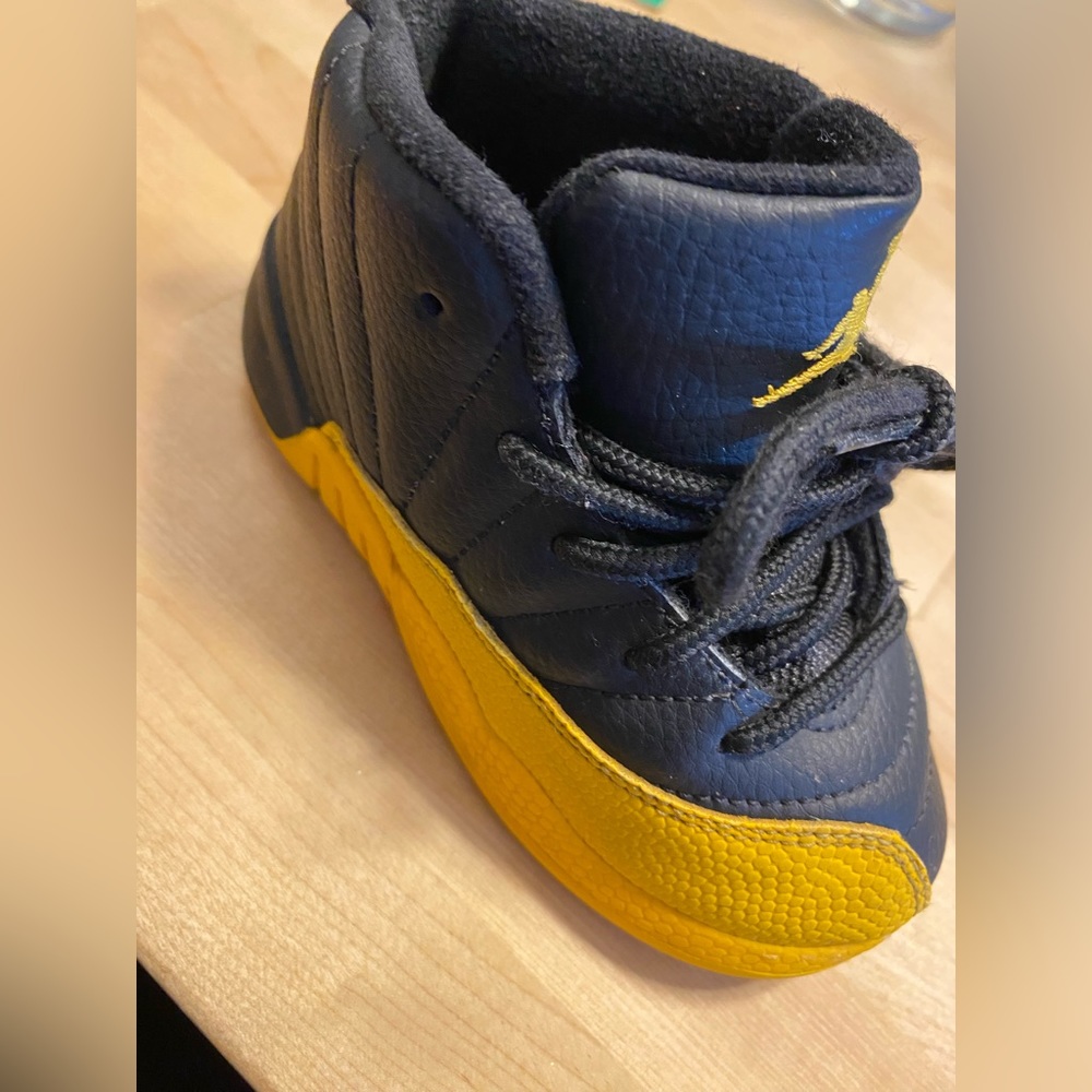 Retro air Jordan 12 “university gold”